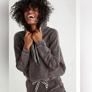 Aerie Cropped Waffle Knit Hoodie Gray Ribbed Pullover Size Small C